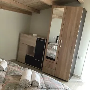 Estia House Case de vacanță